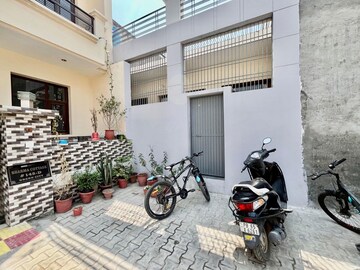 Parking in 5 BHK Builder Floor at Dhakoli – for Sale