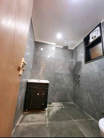 Furnished Amenities in 3 BHK Apartment at Chattarpur – for Rent