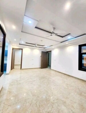 Room in 3 BHK Apartment at Chattarpur – for Rent
