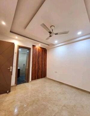 Room in 3 BHK Apartment at Chattarpur – for Rent