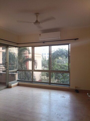 Room in 3 BHK Apartment at Central Park I, Sector 42 – for Rent