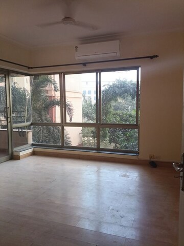 Room in 3 BHK Apartment at Central Park I, Sector 42 – for Rent