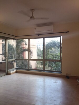 Room in 3 BHK Apartment at Central Park I, Sector 42 – for Rent