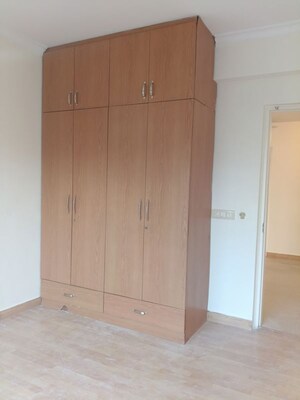 Room in 3 BHK Apartment at Central Park I, Sector 42 – for Rent