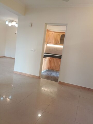 Room in 3 BHK Apartment at Central Park I, Sector 42 – for Rent