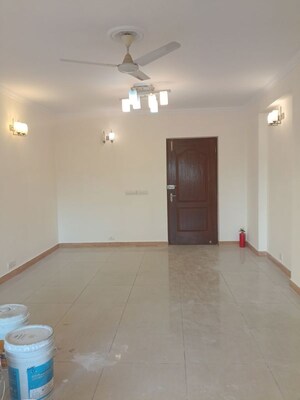 Room in 3 BHK Apartment at Central Park I, Sector 42 – for Rent