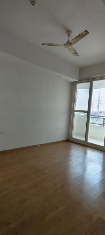 Room in 3 BHK Apartment at Kalpataru Vista, Sector 128 – for Rent