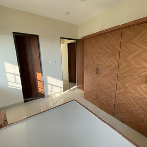 Room in 3 BHK Apartment at Lotus Amalfi, Versova – for Rent