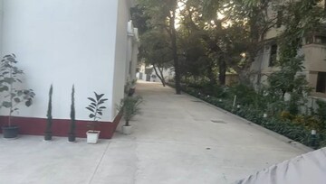 Parking in 6+ BHK Independent House at Connaught Place – for Sale