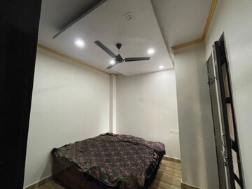 Bedroom in 4 BHK Builder Floor at Sector 21c – for Rent