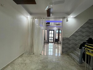 Room in 4 BHK Builder Floor at Sector 21c – for Rent