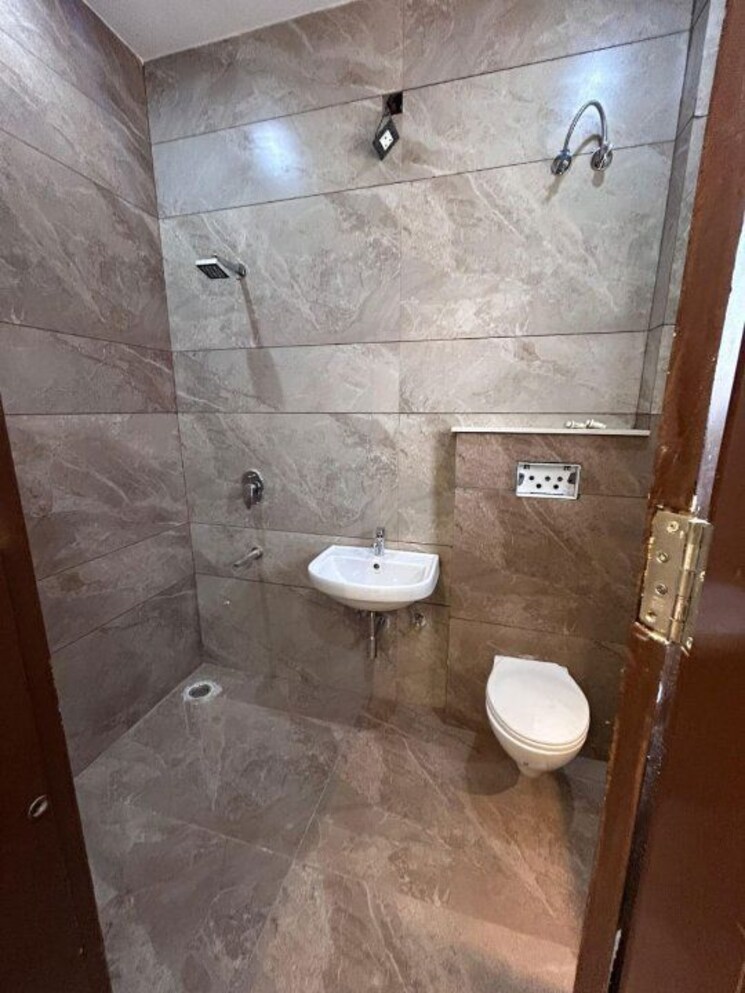 Bathroom, kharar landran road 2 Bedroom 110 Sq.Yd. Apartment In Kharar Landran Road Mohali 9782726