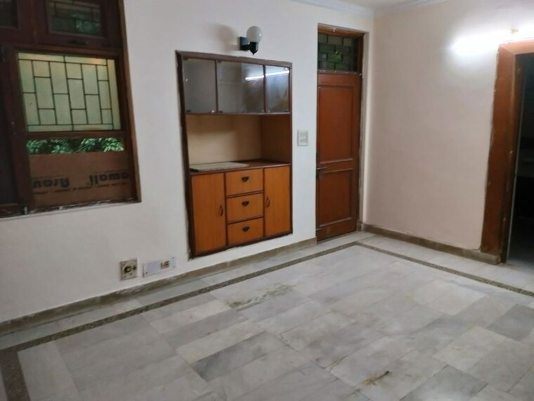 Room, sector 23 4 Bedroom 2800 Sq.Ft. Independent House In Sector 23 Gurgaon 9783045