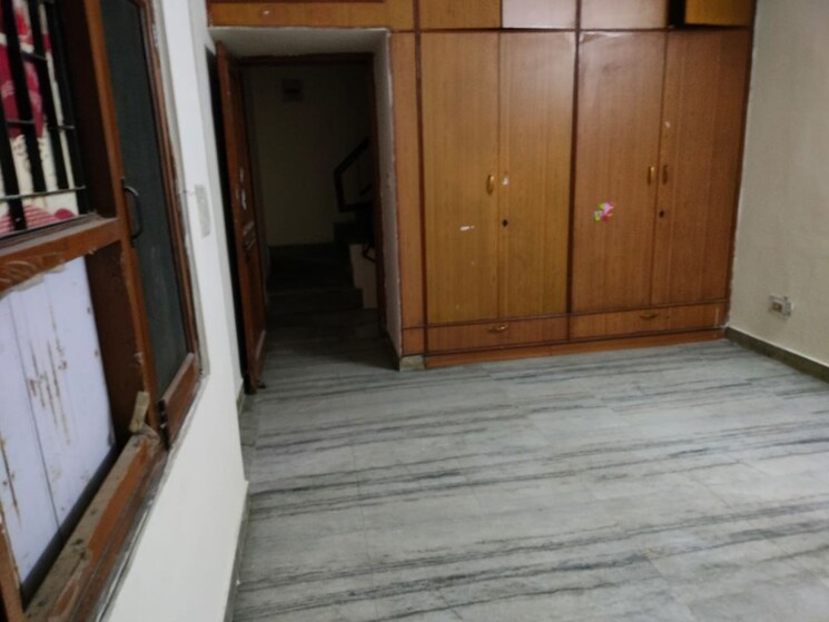 Room, sector 23 4 Bedroom 2800 Sq.Ft. Independent House In Sector 23 Gurgaon 9783045