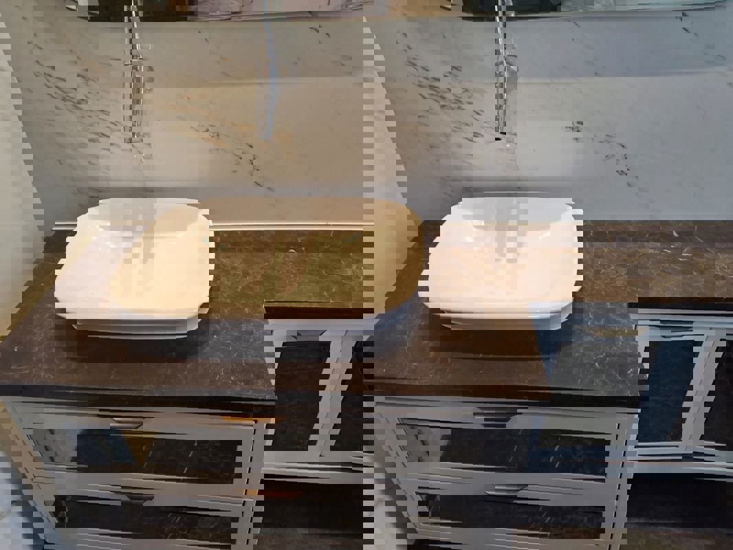 Furnished Amenities in 4 BHK Builder Floor at Green Park – for Sale