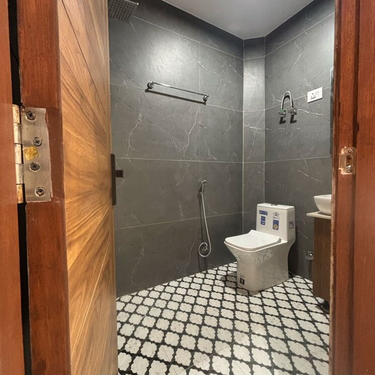 Bathroom, malviya nagar 3 Bedroom 1100 Sq.Ft. Builder Floor In Malviya Nagar Delhi 9783166