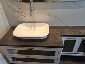 Furnished Amenities in 4 BHK Builder Floor at Green Park – for Sale