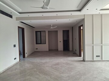 Room in 4 BHK Builder Floor at Green Park – for Sale