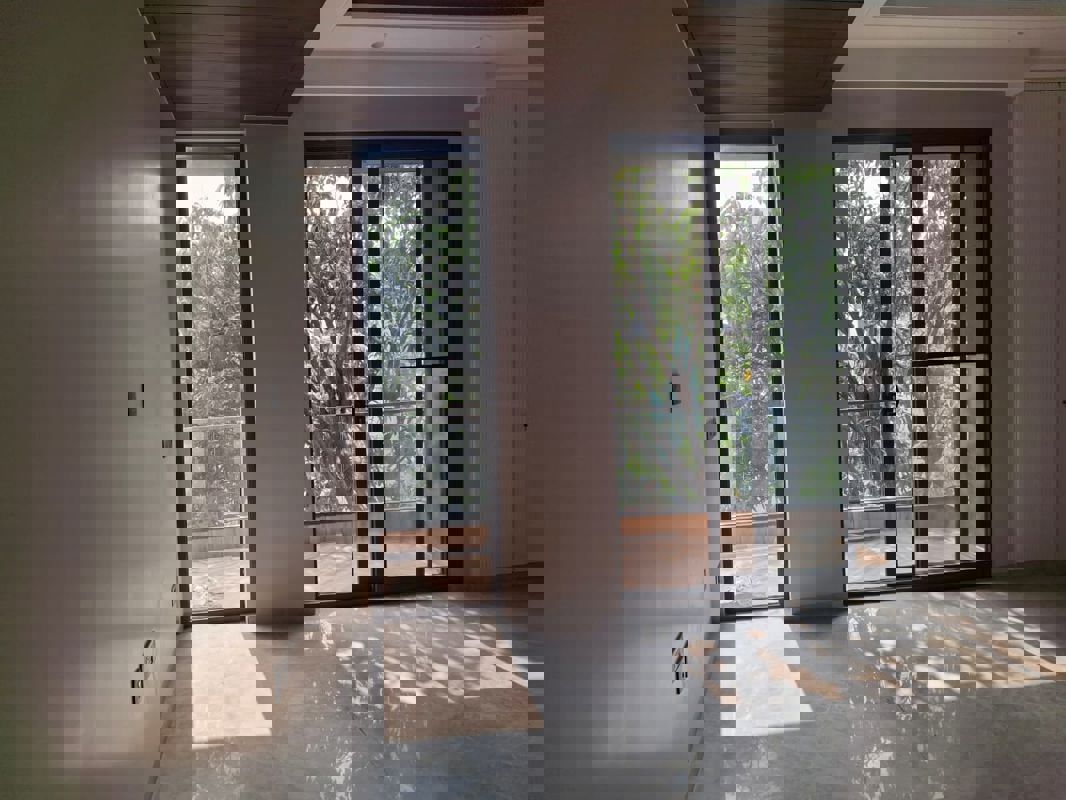 Room in 4 BHK Builder Floor at Green Park – for Sale