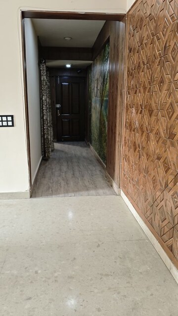 Building Lobby in 3 BHK Apartment at Tarang Orchid, Sector 28 – for Rent