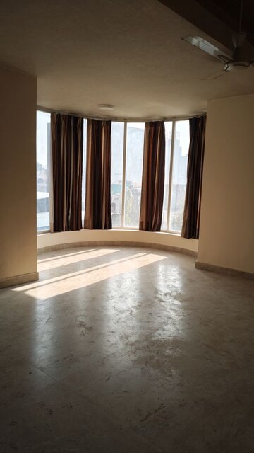 Room in 3 BHK Apartment at Tarang Orchid, Sector 28 – for Rent