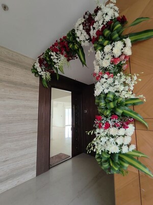 Room in 5 BHK Apartment at Viraj Tower, Kalwa – for Rent