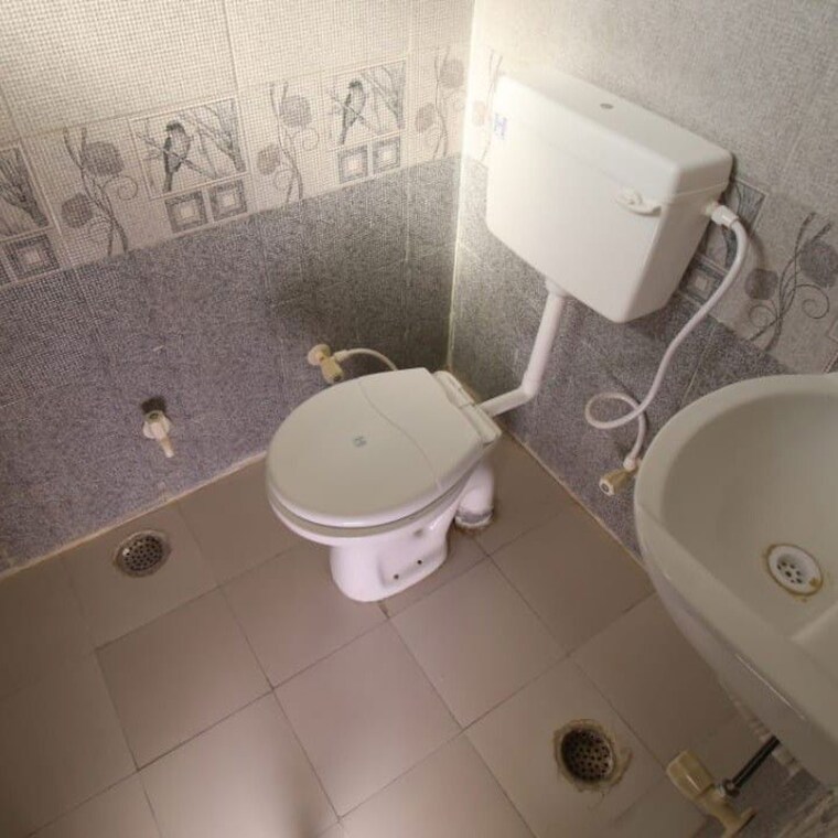 Bathroom, sector 62 1 Bedroom 510 Sq.Ft. Builder Floor In Sector 62 Noida 9783242