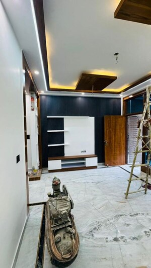 Room in 3 BHK Builder Floor at Sector 7 – for Sale