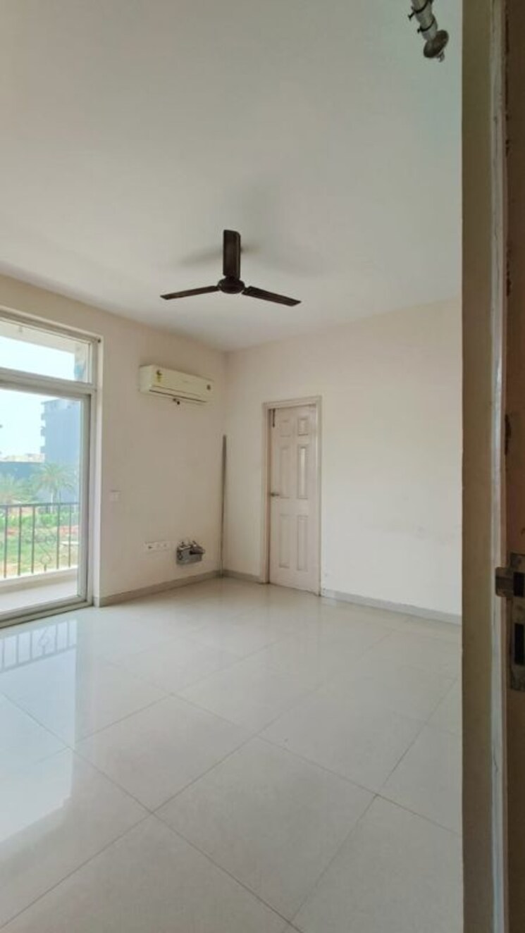 Room, emaar-mgf-emerald-hills 4 Bedroom 1800 Sq.Ft. Apartment In Sector 65 Gurgaon 9783321
