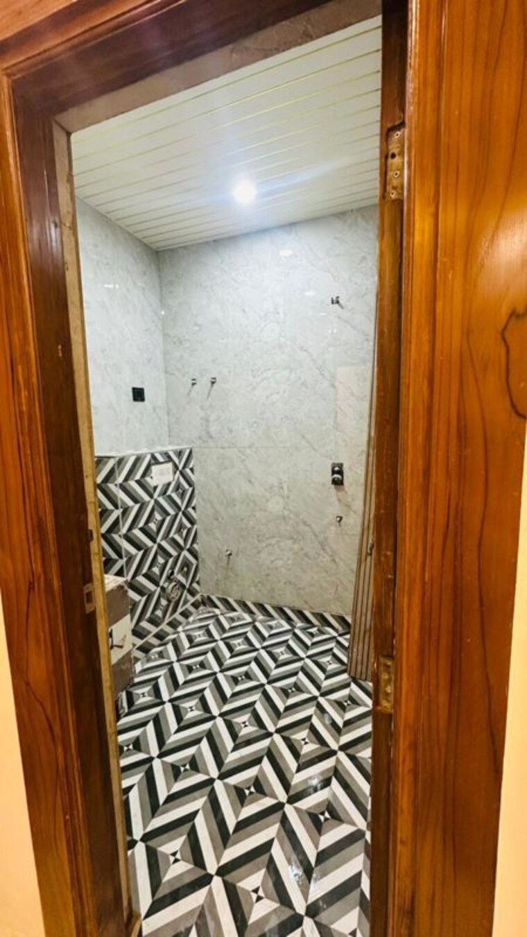 Bathroom, sector 7 3 Bedroom 1423 Sq.Ft. Builder Floor In Sector 7 Panchkula 9783229