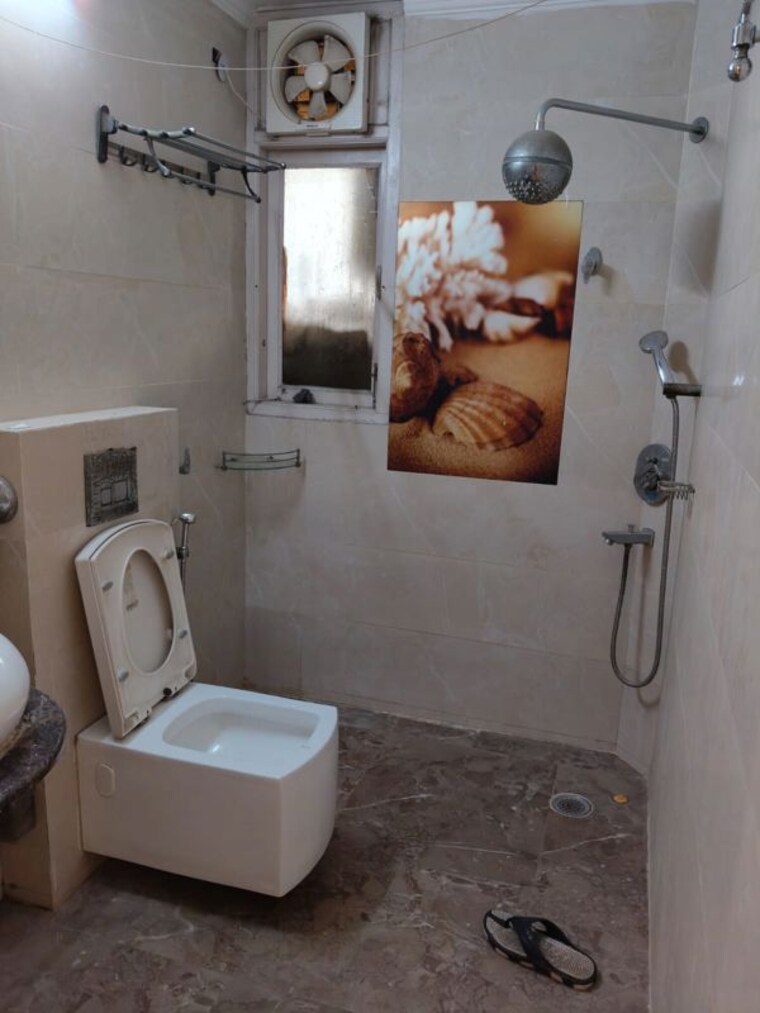 Bathroom, sector 11 dwarka 3.5 Bedroom 2150 Sq.Ft. Apartment In Sector 11 Dwarka Delhi 9783668
