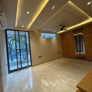 Room in 3.5 BHK Apartment at South City 2 – for Sale