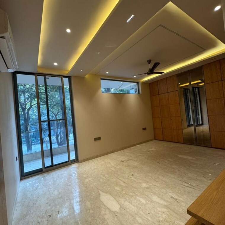 Room, south city 2 3.5 Bedroom 450 Sq.Yd. Apartment In South City 2 Gurgaon 9783459