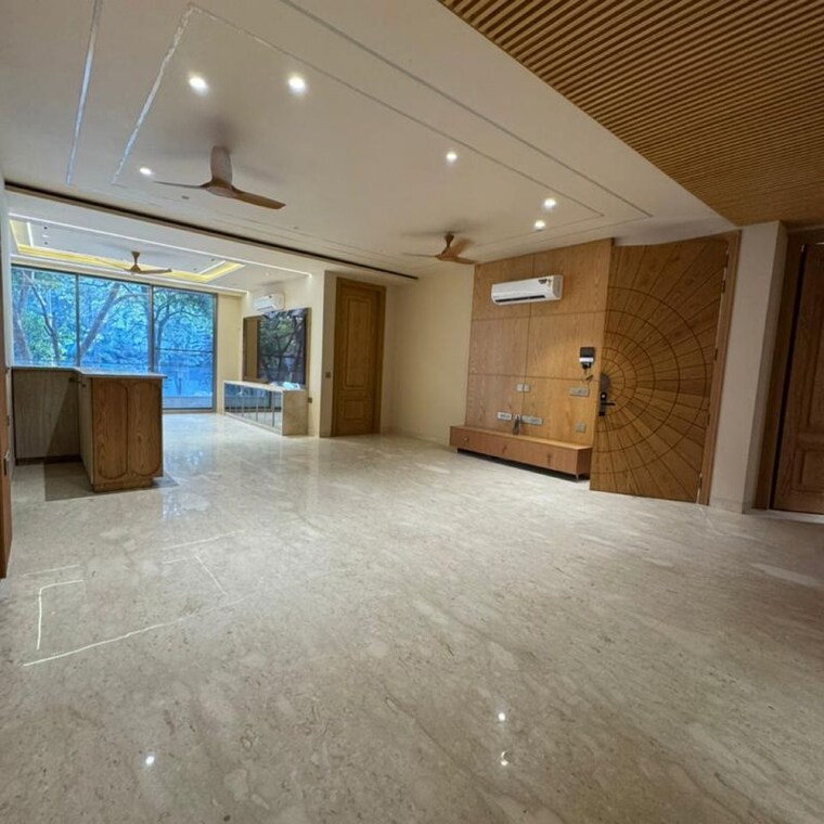 Room, south city 2 3.5 Bedroom 450 Sq.Yd. Apartment In South City 2 Gurgaon 9783459