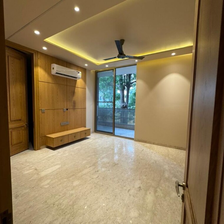 Room, south city 2 3.5 Bedroom 450 Sq.Yd. Apartment In South City 2 Gurgaon 9783459