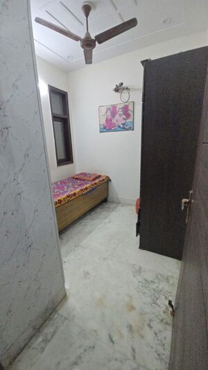 Bedroom in 2.5 BHK Builder Floor at Sri Niwaspuri – for Rent