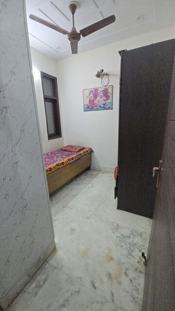 Bedroom in 2.5 BHK Builder Floor at Sri Niwaspuri – for Rent