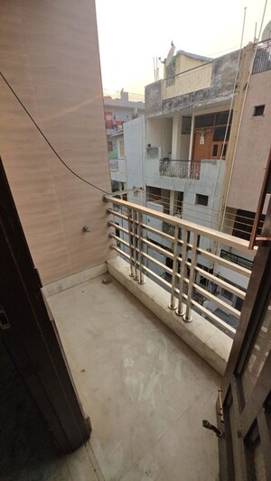 Balcony in 2.5 BHK Builder Floor at Sri Niwaspuri – for Rent