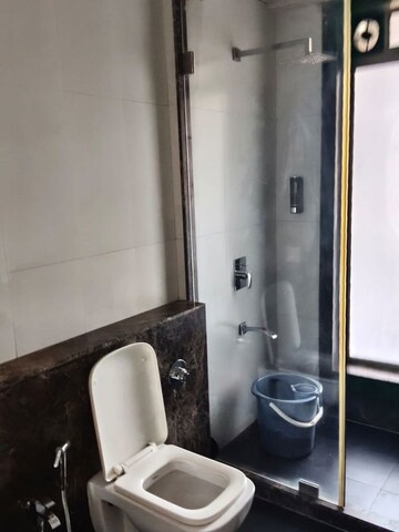 Furnished Amenities in 4 BHK Apartment at Raj Grandeur, Powai – for Rent