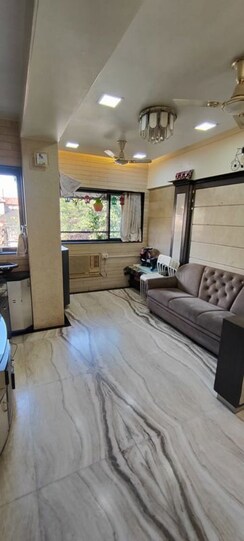 2 BHK Apartment For Sale in Adinath Building