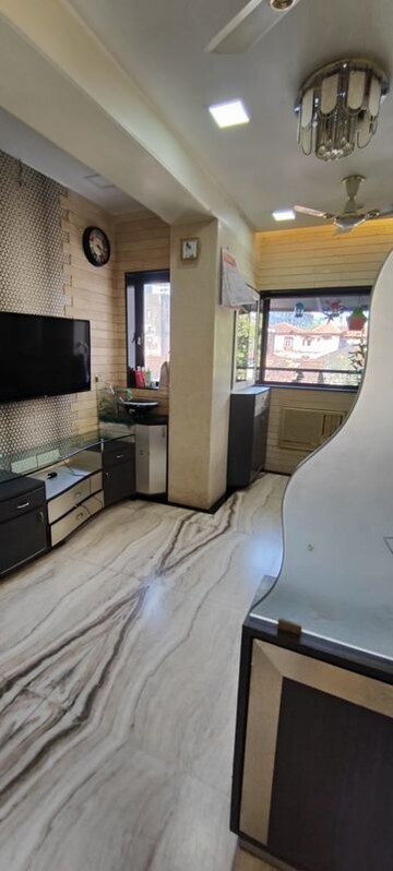 Living Room in 2 BHK Apartment at Adinath Building, Masjid Bunder – for Sale