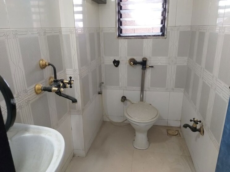 Bathroom, hdil-metropolis-residences 3 Bedroom 1350 Sq.Ft. Apartment In Andheri West Mumbai 9783172