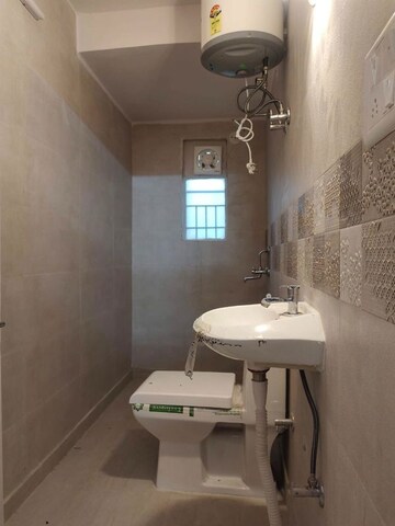 Bathroom in 1 BHK Apartment at Sector 11 Dwarka – for Rent