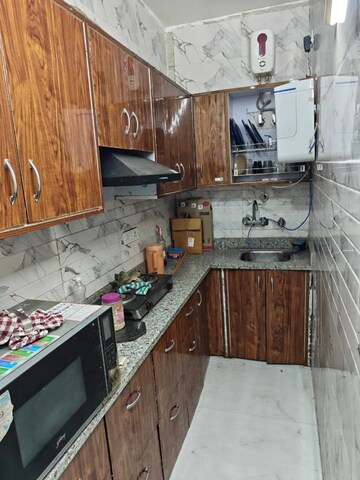 Kitchen in 2 BHK Builder Floor at Sector 40 – for Rent