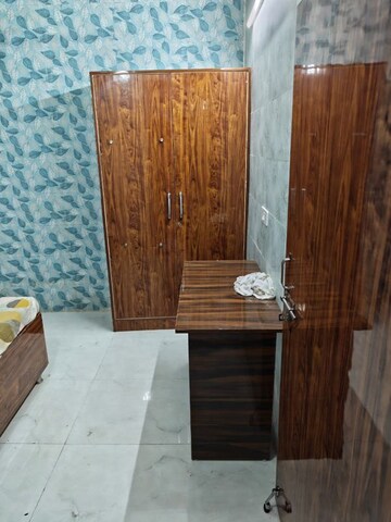 Bedroom in 2 BHK Builder Floor at Sector 40 – for Rent