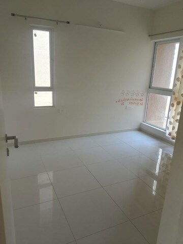 Room in 3 BHK Apartment at Godrej Green Vistas, Mahalunge – for Rent