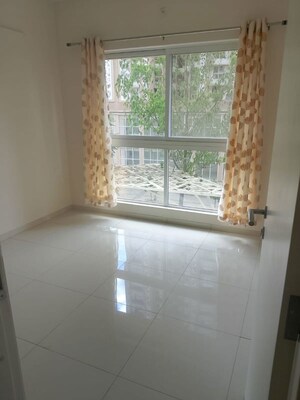 Room in 3 BHK Apartment at Godrej Green Vistas, Mahalunge – for Rent