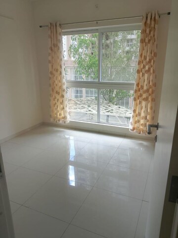 Room in 3 BHK Apartment at Godrej Green Vistas, Mahalunge – for Rent
