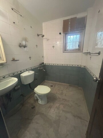 Master Bedroom in 3 BHK Apartment at Sector 19 Dwarka – for Rent