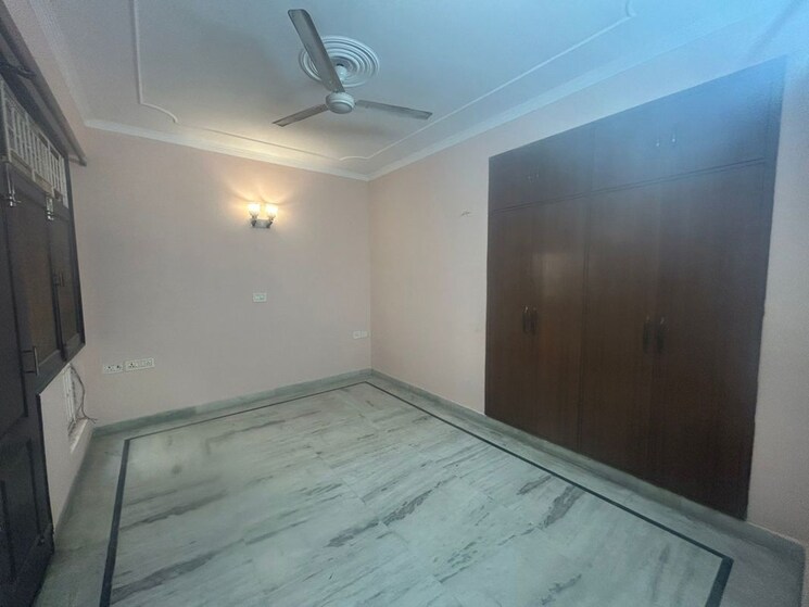 Room, sector 19 dwarka 3 Bedroom 1400 Sq.Ft. Apartment In Sector 19 Dwarka Delhi 9783937
